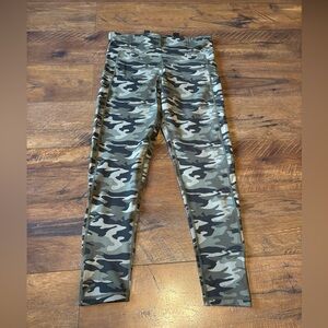 NWT Women’s GIRLS WITH GUNS Concealer Carry Tactical Leggings Size Large- Camo